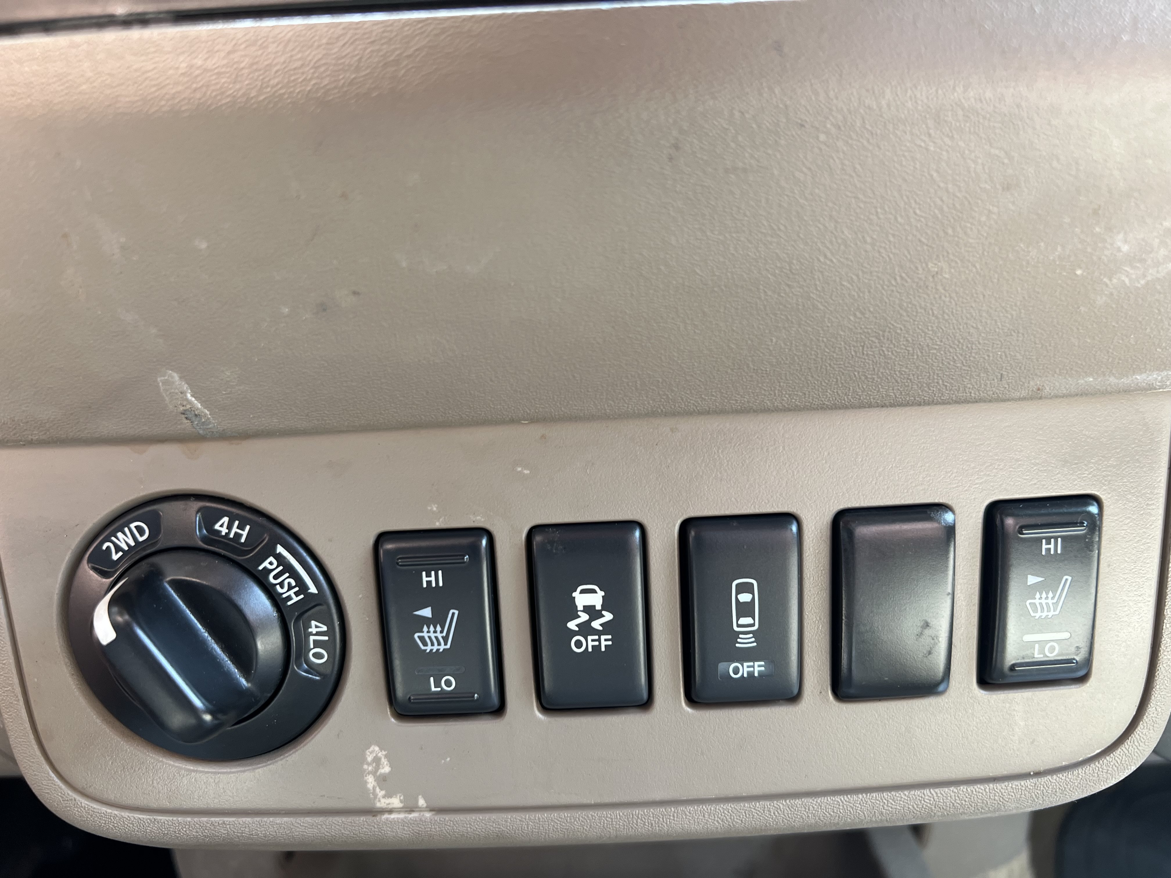 Used 2014 Nissan Frontier SV w/ SV Value Truck Package AWD/4WD image 30