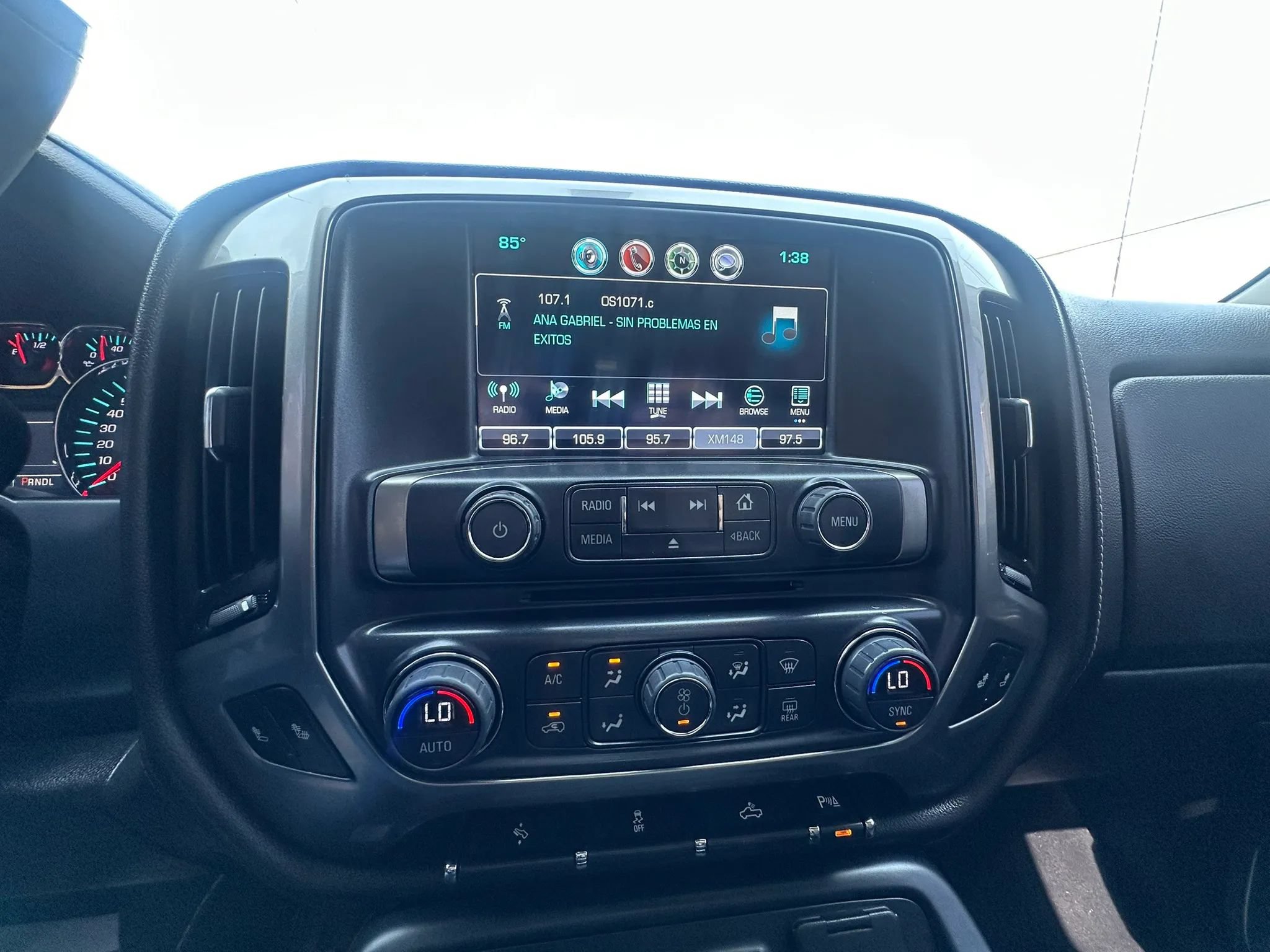 Used 2018 Chevrolet Silverado 1500 LTZ w/ LTZ Plus Package RWD image 27
