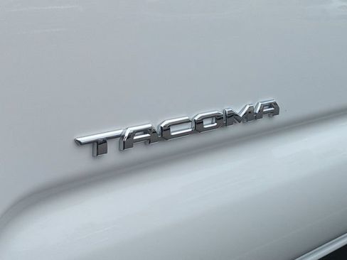 Used 2018 Toyota Tacoma SR5 RWD image 31