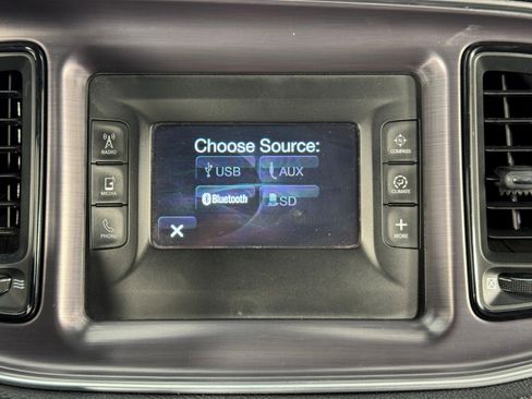 Used 2015 Dodge Challenger SXT image 24