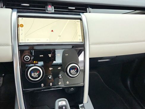 Used 2023 Land Rover Discovery Sport SE image 22