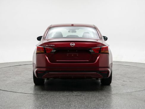 Used 2025 Nissan Altima 2.5 SV FWD image 7