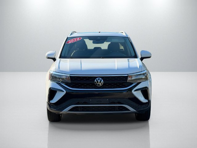 Used 2024 Volkswagen Taos SE AWD/4WD image 2