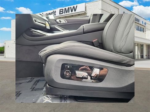 Used 2025 BMW X7 M60i image 7