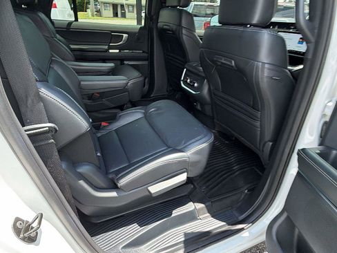Used 2025 Ford Expedition Max Platinum w/ Stealth Performance Package AWD/4WD image 18