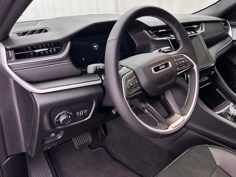 New 2025 Jeep Grand Cherokee 4WD image 15
