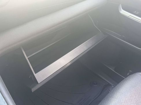 Certified 2025 Toyota Sienna Platinum FWD image 33