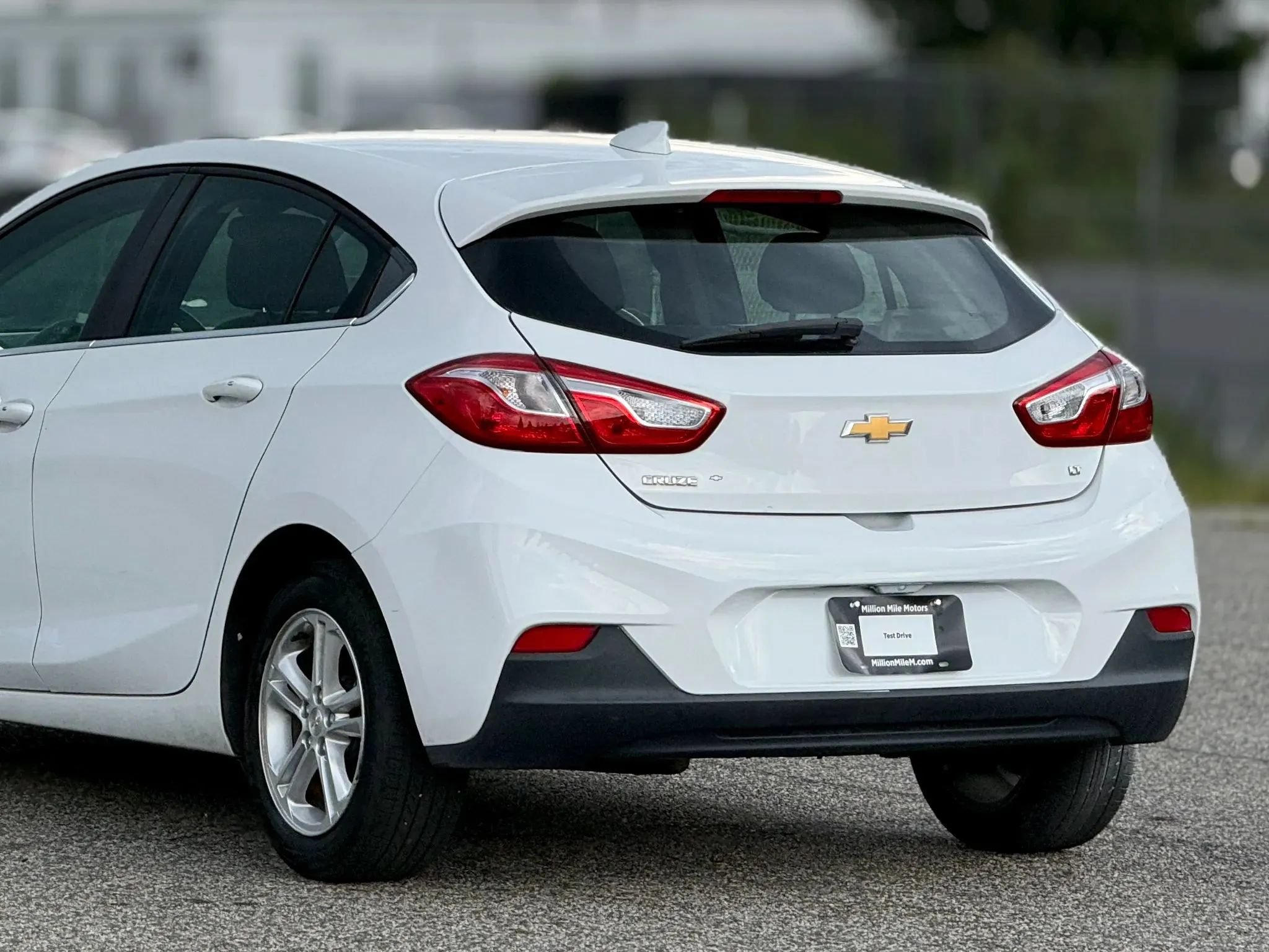 Used 2018 Chevrolet Cruze LT w/ Convenience Package FWD image 16