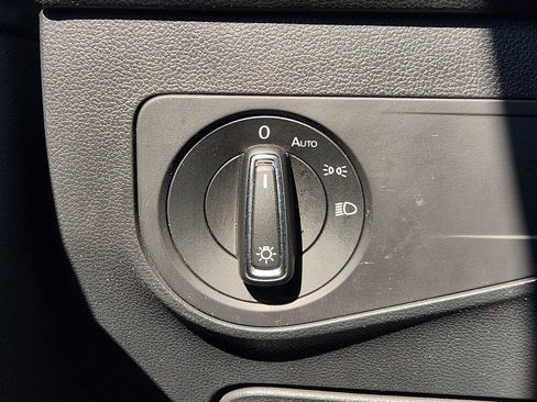 Used 2024 Volkswagen Tiguan SE image 23