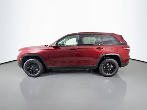 New 2025 Jeep Grand Cherokee Laredo image 4
