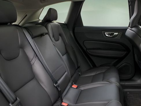 Certified 2025 Volvo XC60 B5 Ultra AWD/4WD image 19