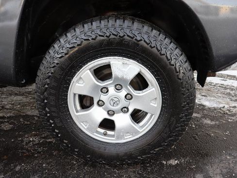 Used 2013 Toyota Tacoma 4x4 Double Cab w/ SR5 Pkg image 12