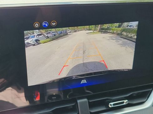 Used 2026 Chevrolet Equinox LT FWD image 24