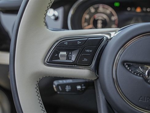 New 2025 Bentley Bentayga Extended Wheelbase image 26