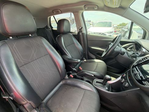 Used 2019 Chevrolet Trax LT w/ LT Convenience Package FWD image 29