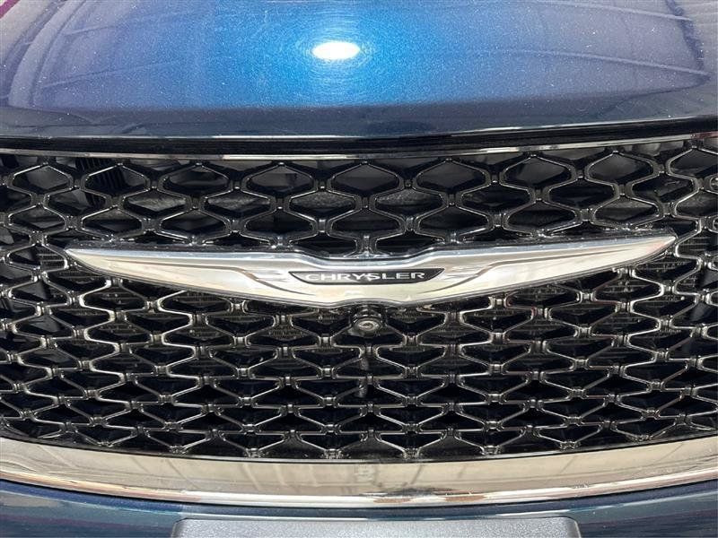 Used 2023 Chrysler Pacifica Touring-L w/ Uconnect Theater Family Group FWD image 24