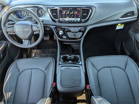 New 2026 Chrysler Pacifica Limited w/ S Appearance Package image 5