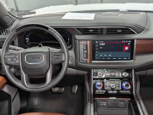 Used 2024 GMC Yukon Denali Ultimate image 6