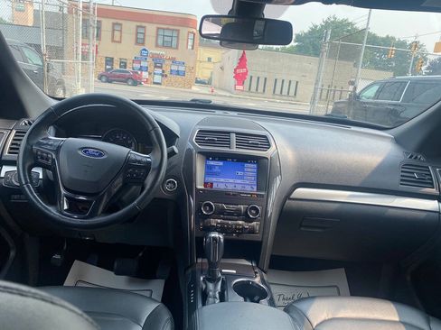 Used 2019 Ford Explorer XLT w/ Equipment Group 202A AWD/4WD image 20