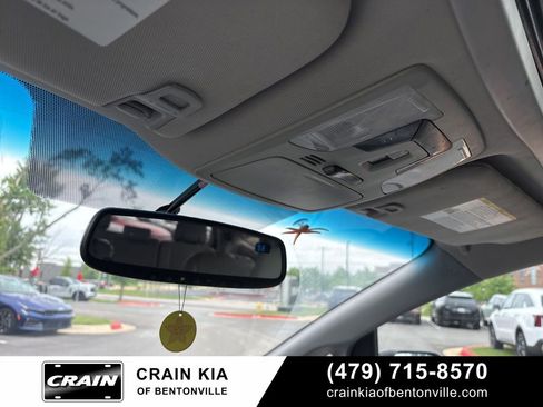 Used 2017 Toyota Sienna XLE w/ XLE Navigation Package FWD image 15