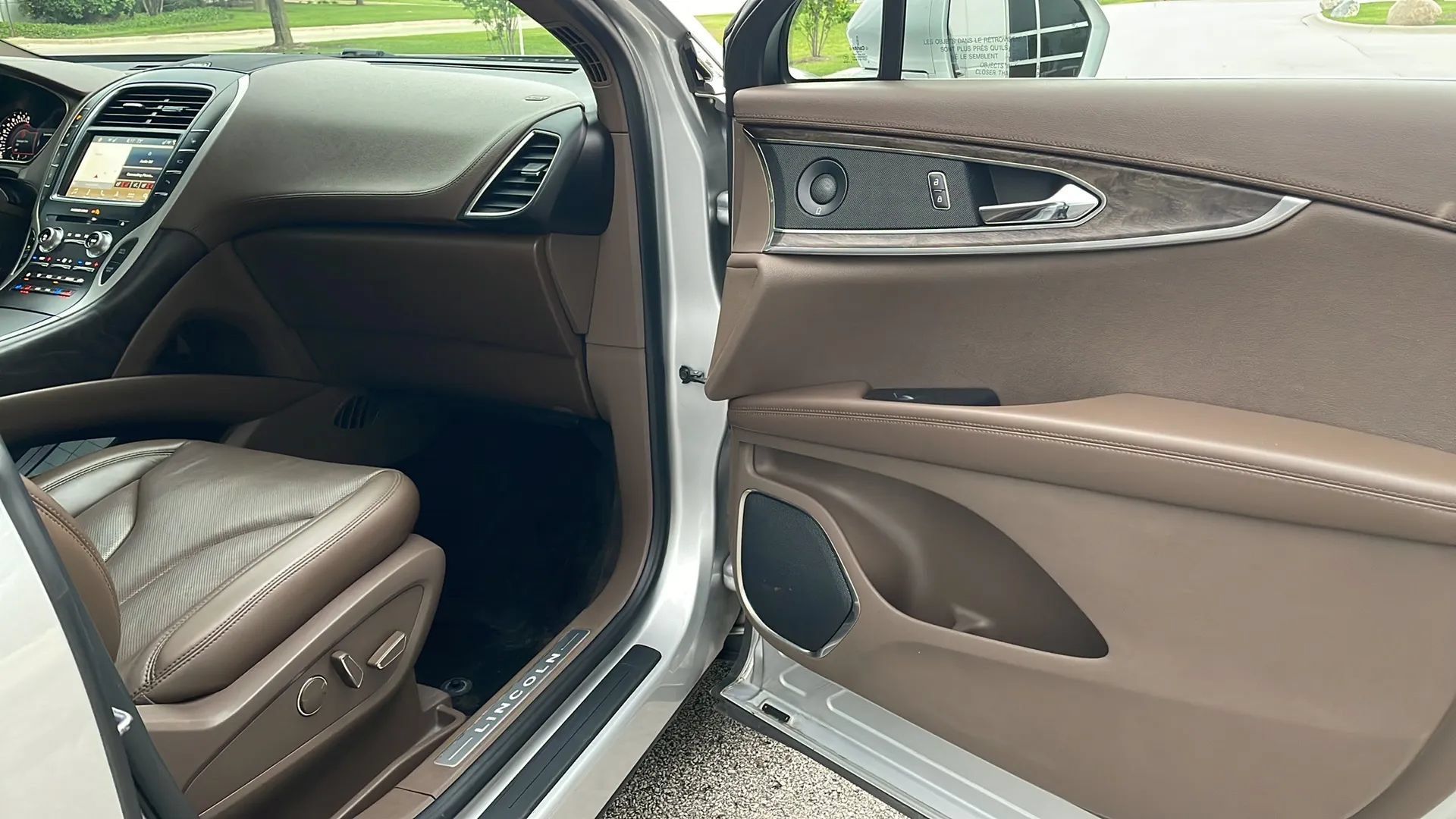 Used 2018 Lincoln MKX Reserve AWD/4WD image 23