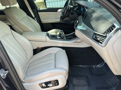 Used 2021 BMW X7 M50i AWD/4WD image 27