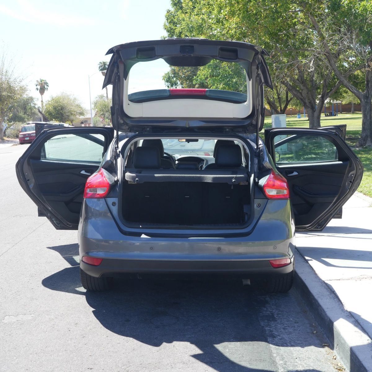 Used 2015 Ford Focus Titanium FWD image 9
