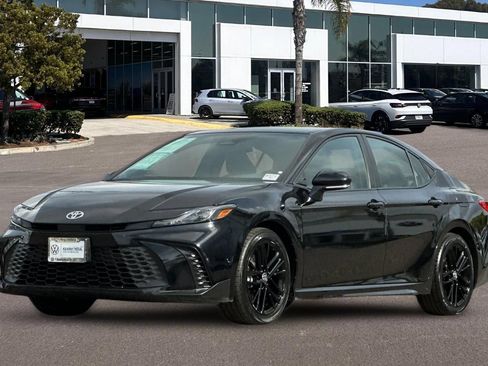 Used 2025 Toyota Camry SE FWD image 7