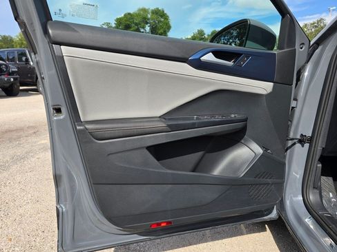 Used 2024 Volkswagen Taos SE AWD/4WD image 13