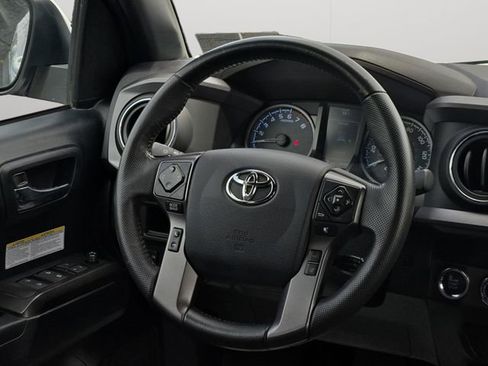Certified 2019 Toyota Tacoma TRD Off-Road AWD/4WD image 18