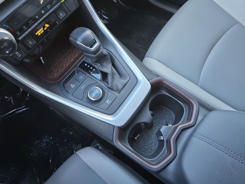 Used 2021 Toyota RAV4 Limited image 30