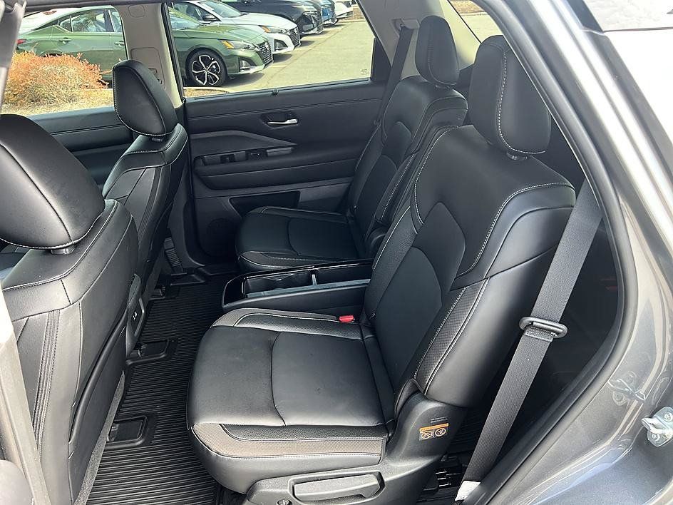 Certified 2024 Nissan Pathfinder SL w/ SL Premium Package FWD image 14