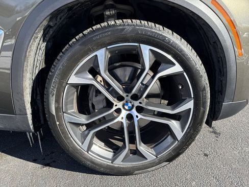 Used 2025 BMW X5 xDrive40i w/ Climate Comfort Package image 2