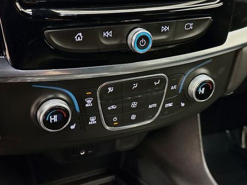 Used 2023 Chevrolet Traverse LT image 16