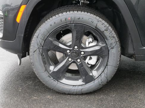 New 2025 Jeep Grand Cherokee Limited w/ Black Appearance Package image 4