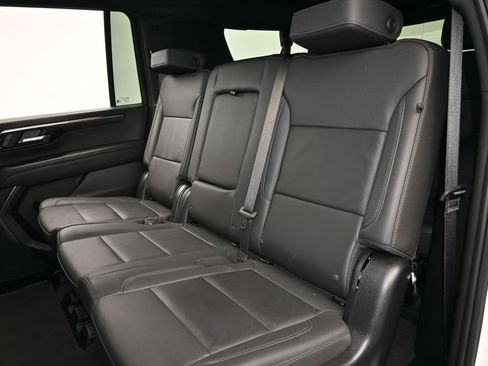 Used 2025 Chevrolet Suburban LT image 40