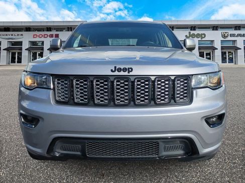 Used 2018 Jeep Grand Cherokee Altitude image 3