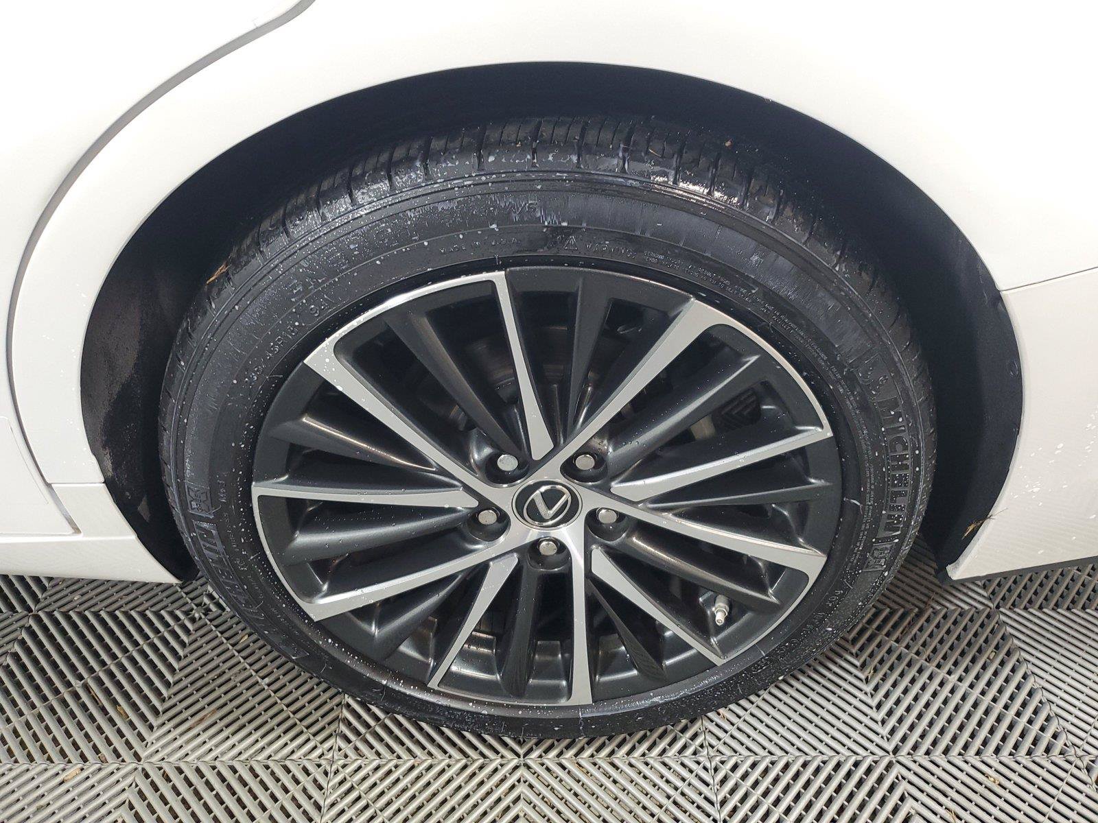 Used 2024 Lexus ES 350 w/ Premium Package FWD image 10