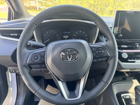 Used 2022 Toyota Highlander XLE AWD/4WD image 16