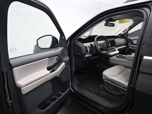 Certified 2025 Ford Expedition Active AWD/4WD image 12