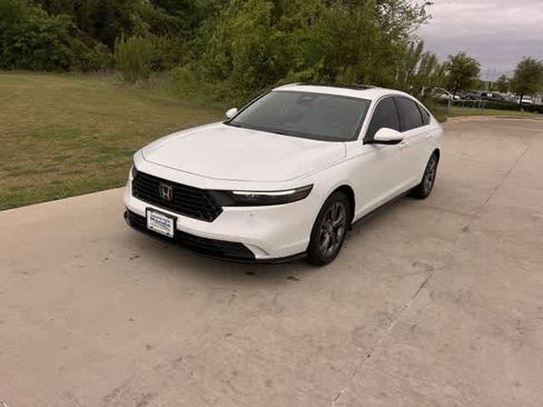 Used 2025 Honda Accord EX-L image 2