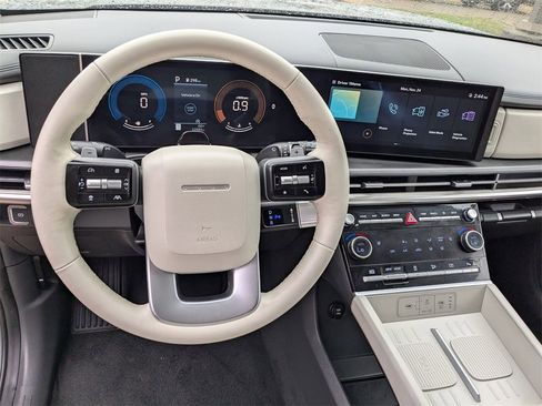 Used 2025 Hyundai Santa Fe SEL image 16