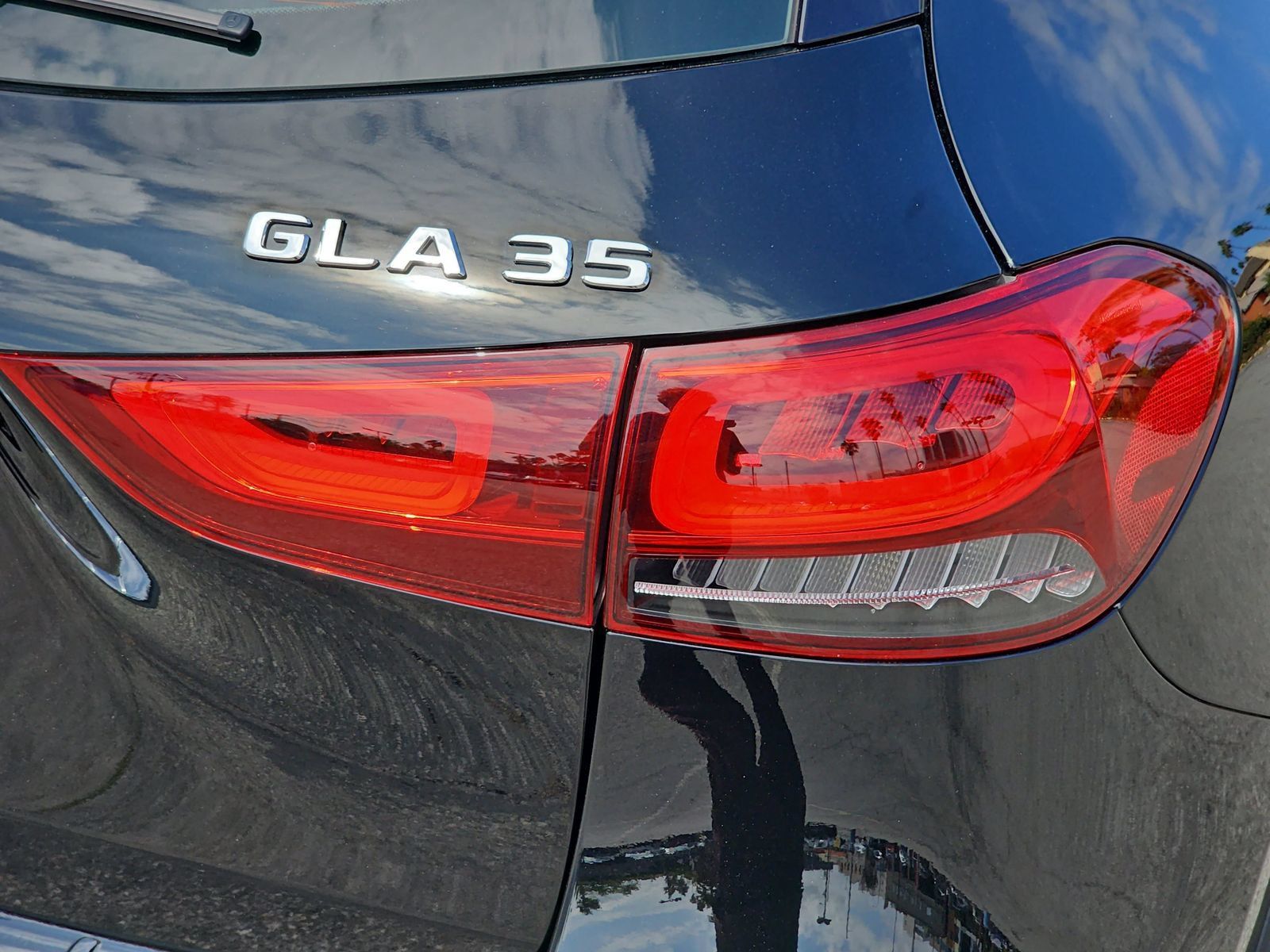 Used 2021 Mercedes-Benz GLA 35 AMG 4MATIC image 34