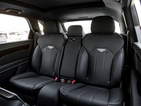 Used 2024 Bentley Bentayga Extended Wheelbase AWD/4WD image 22