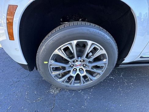 New 2026 GMC Yukon Denali w/ Denali Reserve Package image 13