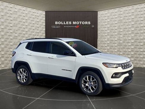 Certified 2022 Jeep Compass Latitude image 2