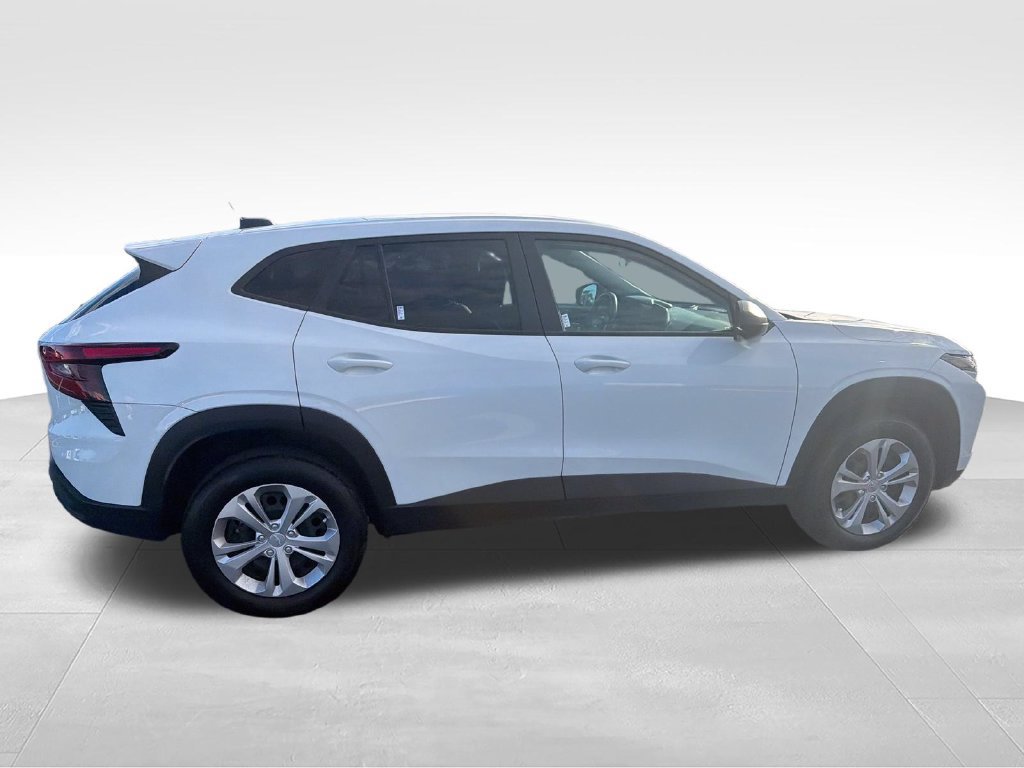 Used 2025 Chevrolet Trax LS FWD image 6