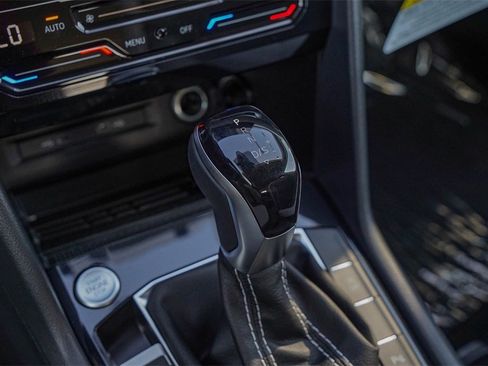 New 2026 Volkswagen Taos SE image 13