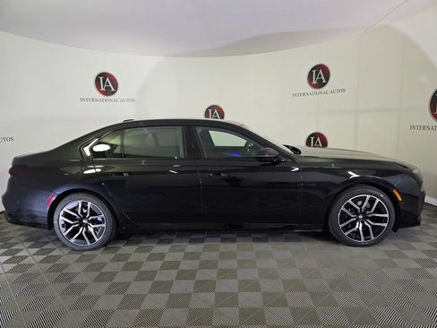 Used 2024 BMW 760i xDrive w/ Executive Package image 3