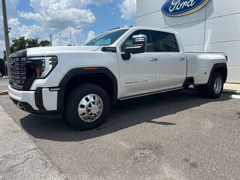 Used 2025 GMC Sierra 3500 Denali Ultimate AWD/4WD image 1